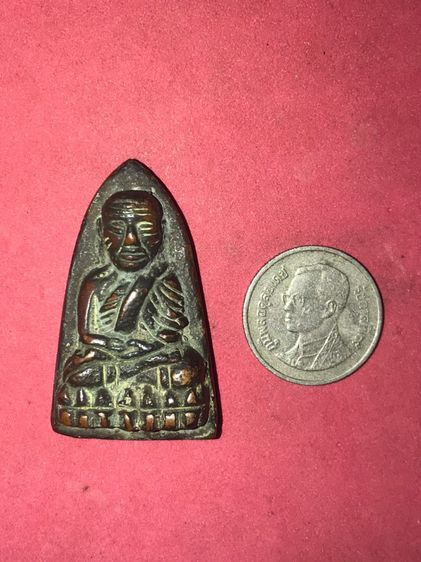 หลวงพ่อทวด หลังเตารีด วัดช้างให้ พิมพ์ใหญ่ เนื้อทองผสม ปี 2505 พระถูกพิมพ์ หลังสวย ขนาดใหญ่ เป็นธรรมชาติ หนา ล้ำ มีรอยแต่งตะไบ มีคราบขี้เบ้า รูปที่ 7