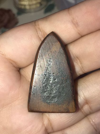 หลวงพ่อทวด หลังเตารีด วัดช้างให้ พิมพ์ใหญ่ เนื้อทองผสม ปี 2505 พระถูกพิมพ์ หลังสวย ขนาดใหญ่ เป็นธรรมชาติ หนา ล้ำ มีรอยแต่งตะไบ มีคราบขี้เบ้า รูปที่ 9