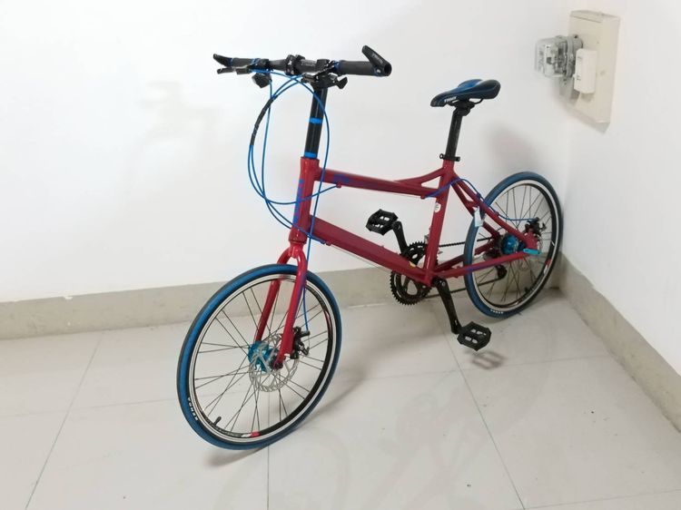 จักรยานมินิทัวร์ริ่ง TrinX รุ่น Z4 สเปคดี ดีไซน์สวย เฟรมอลู สีแดงเลือดหมู คานลาด ขึ้นลงง่าย เกียร์ชิมาโน 16 สปีด (หน้า2 หลัง8) เบรคอัลลอย Wi รูปที่ 2