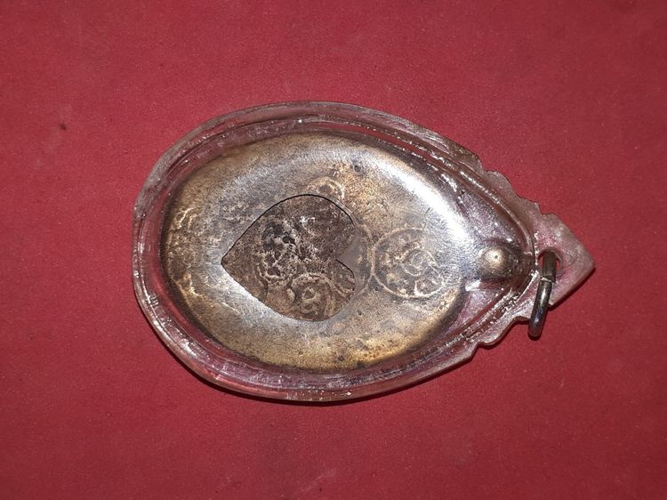 เหรียญหล่อรูปเหมือน หลวงพ่อกล่อม รุ่นแรก ปี 2470 เนื้อทองผสมเงินหัวนะโมและทองคำ หลังยันต์ สร้างประมาณ 70 เหรียญ เนื้อทองผสมออกสองสี ผิวเดิม  รูปที่ 2