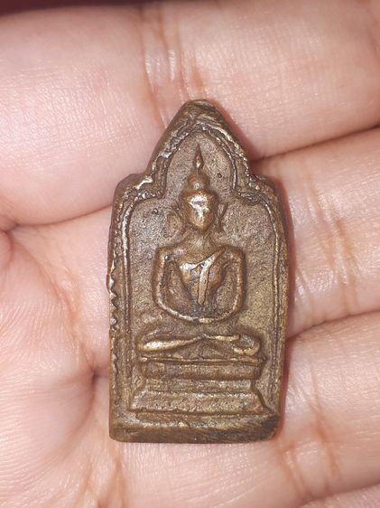 เหรียญหล่อหลวงพ่อทา วัดพะเนียงแตก รุ่น ๒ พิมพ์ไม่มีหู ขนาดสูงประมาณ 3.5 ซม กว้างประมาณ 1.5 ซม หนาประมาณ 0.5 ซม เนื้อโลหะออกทองเหลือง รอยต รูปที่ 7