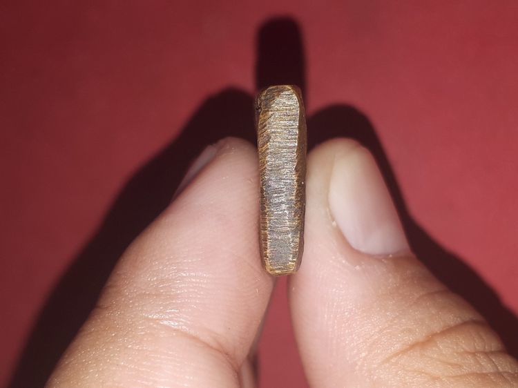 เหรียญหล่อหลวงพ่อทา วัดพะเนียงแตก รุ่น ๒ พิมพ์ไม่มีหู ขนาดสูงประมาณ 3.5 ซม กว้างประมาณ 1.5 ซม หนาประมาณ 0.5 ซม เนื้อโลหะออกทองเหลือง รอยต รูปที่ 6