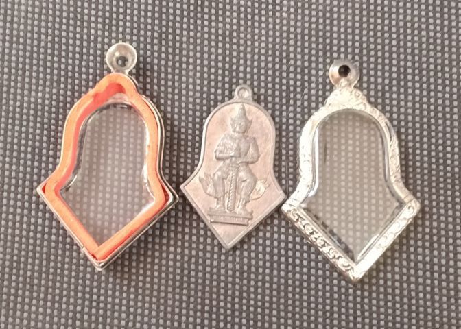 เหรียญท้าวเวสสุวรรณโณ พิมพ์จำปีใหญ่ เนื้อตะกั่วปี ๒๕๔๕ หลวงพ่ออิฏฐ์ ภทฺทจาโร วัดจุฬามณี อ.อัมพวา จ.สมุทรสงคราม ใส่กรอบพร้อมใช้ได้เลย รูปที่ 10