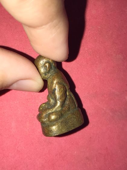 รูปเหมือน หลวงพ่อจาค วัดบางกระเบา รุ่นแรก ปี 2484 พิมพ์เล็ก เนื้อโลหะผสม หล่อโบราณ ใต้ฐานตอกสวัสดิ์ ผ่องสกุล ผู้ทำ ผิวเดิม คราบเบ้า น้ำทอง ส รูปที่ 3