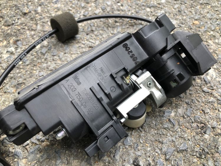 มือเปิด และ ตัวล็อค ฝาท้าย W203 W209 W211 R171  SLK A2037500693 และ A1717500085 รูปที่ 4