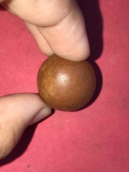 คตหิน รูปทรงลักษณะคล้ายดวงตา ตรงกลางกลมนูนเหมือนแก้วตา กลมเรียบ เนียนมือ แข็งเป็นหิน ผิวมัน ผิวออกสองสี สีน้ำตาลเข้ม ขนาดกำลังดี มีน้ำหนัก เ รูปที่ 4