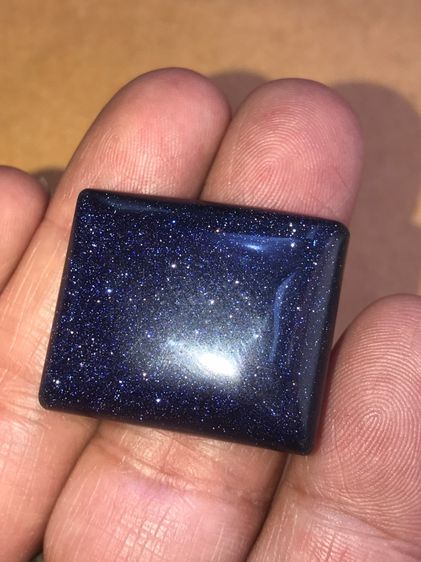 หิน สีน้ำเงินอมม่วงเป็นประกาย ระยิบระยับเวลาโดนแสง เจียรเป็นขนาดสี่เหลี่ยมนูนแบบลบมุม กว้าง 1 นิ้ว ยาว 1.5นิ้ว หนา มีน้ำหนัก สภาพสวยสมบูรณ์  รูปที่ 9