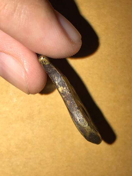 เหรียญหล่อคอน้ำเต้า มีห่วง หลวงพ่อน้อย วัดธรรมศาลา จ.นครปฐม เนื้อทองผสม หล่อแบบโบราณ ผิวสองสี เนื้อจัดดูง่าย เก่าๆ หายาก สภาพสวย ​เดิมๆ มีกร รูปที่ 4