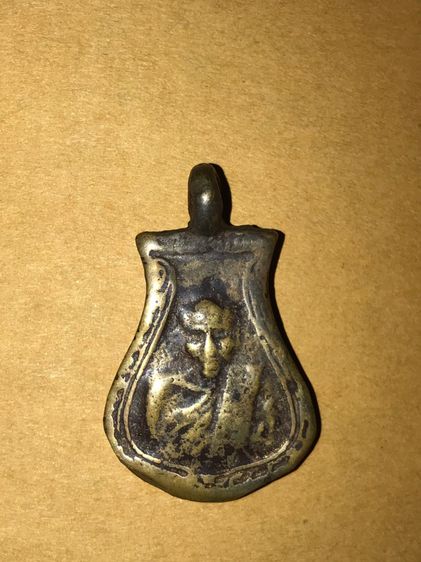 เหรียญหล่อคอน้ำเต้า มีห่วง หลวงพ่อน้อย วัดธรรมศาลา จ.นครปฐม เนื้อทองผสม หล่อแบบโบราณ ผิวสองสี เนื้อจัดดูง่าย เก่าๆ หายาก สภาพสวย ​เดิมๆ มีกร