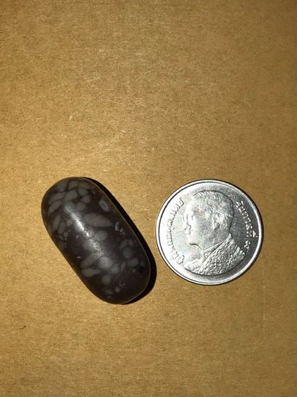 เหล็กไหล ทรงแค็ปซูล สีดำสลับสีน้ำตาล มีลายเป็นธรรมชาติ ขนาดประมาณ 1 นิ้ว มีน้ำหนัก จะมีลักษณะเนื้อระเอียด ทรงสวยมาก เก่า แท้ และหายากสุด หาย รูปที่ 3