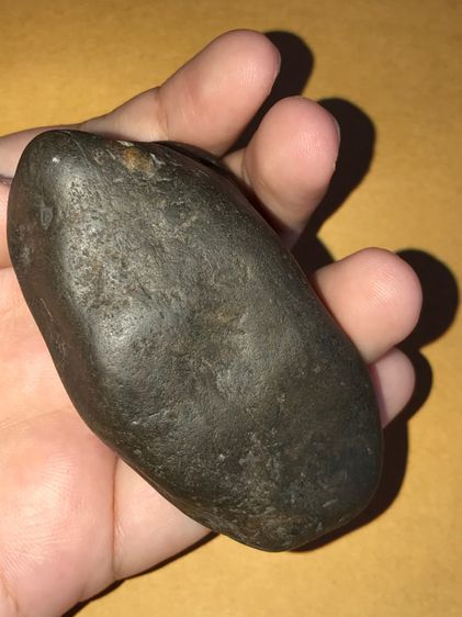หินแปลก รูปเหมือนรองเท้าบูท ทรงสวยมาก ขนาดประมาณ 3 นิ้ว ผิวเรียบ มัน มีคราบเกาะติดแน่น มีน้ำหนัก เป็นธรรมชาติ จะมีลักษณะเนื้อละเอียด เก่า แท รูปที่ 7
