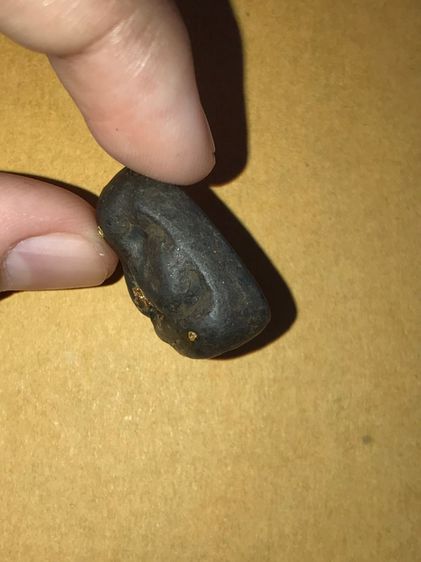 พระปิดตา หลังแบบ ฝังตะกรุดทองคำแท้ 3 ดอก เนื้อว่านผสมผง ผิวเนียน ละเอียด แห้ง เหี่ยว มีน้ำหนัก เก่า แท้ แปลก หายาก ไม่รู้ที่  รูปที่ 7