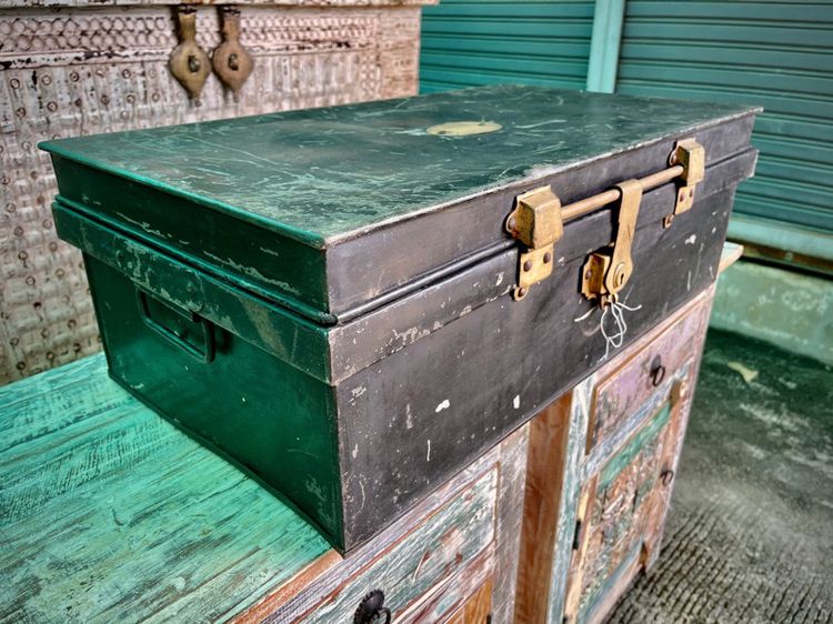 กระเป๋าเดินทางโบราณ Iron box vintage luggage รูปที่ 4
