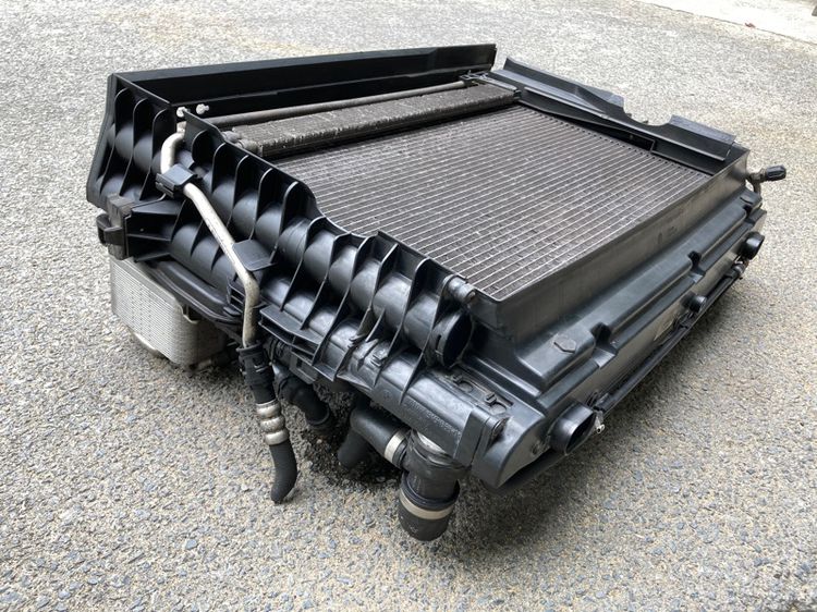 BMW E60 LCi หม้อน้ำ พัดลมไฟฟ้า รังผึ้งแอร์ ออยคูลเลอร์เกียร์ เพาเวอร์ พวงมาลัย ของแท้ มือสอง 520d 520i 523i 525i รูปที่ 2