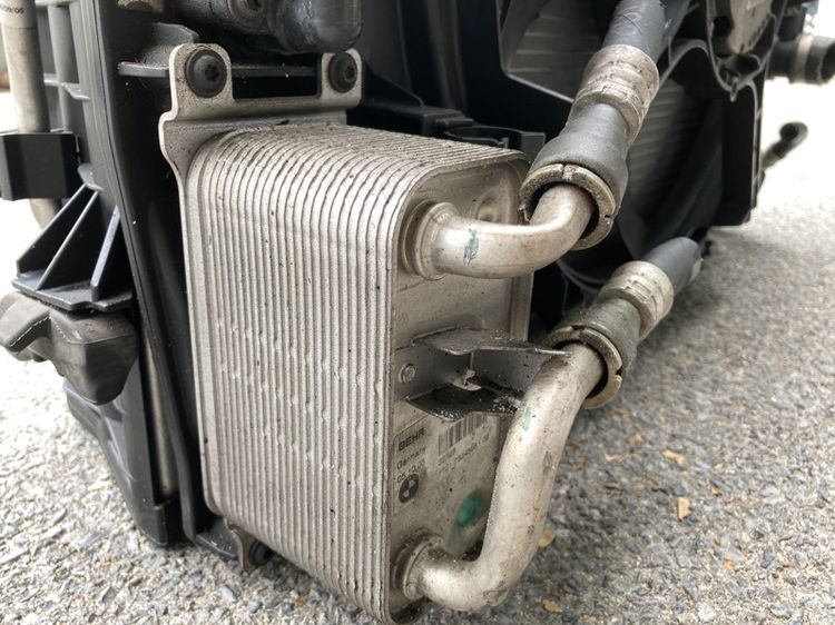 BMW E60 LCi หม้อน้ำ พัดลมไฟฟ้า รังผึ้งแอร์ ออยคูลเลอร์เกียร์ เพาเวอร์ พวงมาลัย ของแท้ มือสอง 520d 520i 523i 525i รูปที่ 5