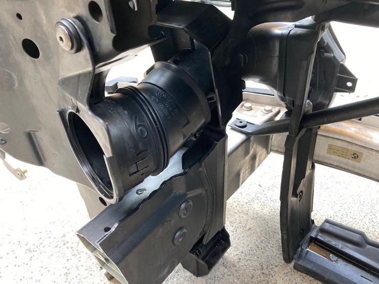 ชุดหน้าตัด BMW E60 สภาพดี กันชน คานหน้าสีเดิมทั้งหมด รูปที่ 13