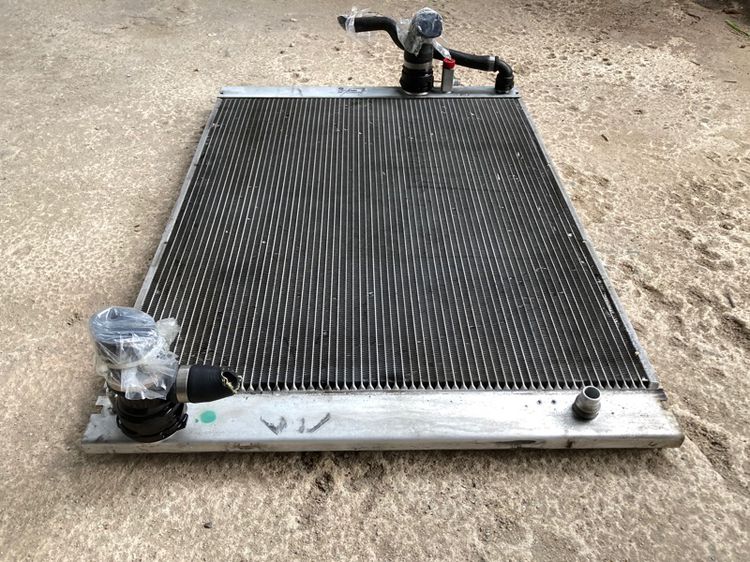 หม้อน้ำ Coolant Radiator E60 ของแท้ มือสอง 520i 520d 523i 525i รูปที่ 3