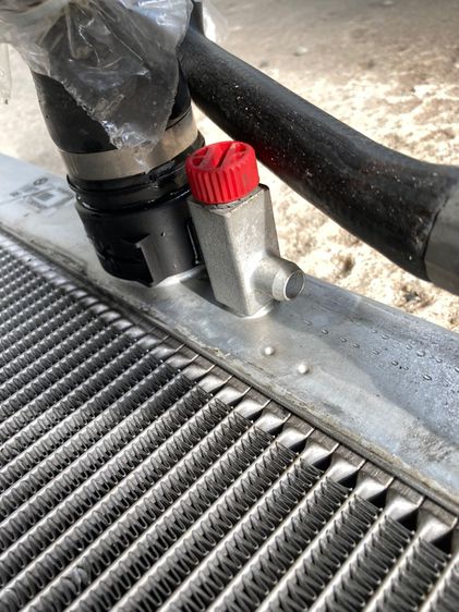 หม้อน้ำ Coolant Radiator E60 ของแท้ มือสอง 520i 520d 523i 525i รูปที่ 10