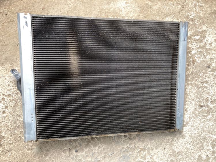 หม้อน้ำ Coolant Radiator E60 ของแท้ มือสอง 520i 520d 523i 525i รูปที่ 6