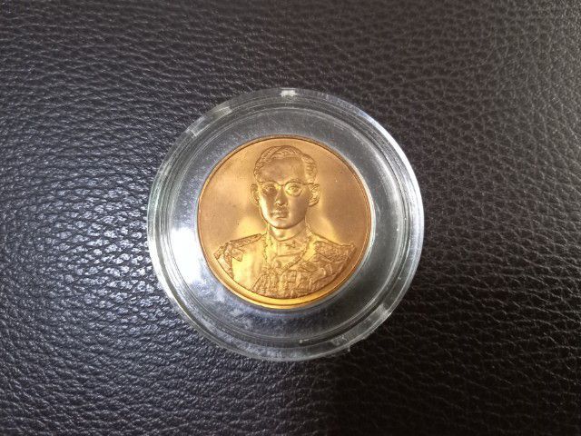 (FE-1557) เหรียญ ทองแดง ที่ระลึก 50 ปี กาญจนาภิเษก รูปที่ 1