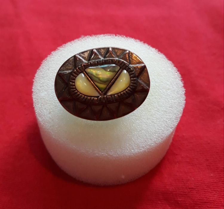 แหวนหัวหอยมุก เรือนโลหะผสม  สวยงามเหมาะสำหรับสวมใส่ได้ทุกเทศกาล รูปที่ 3