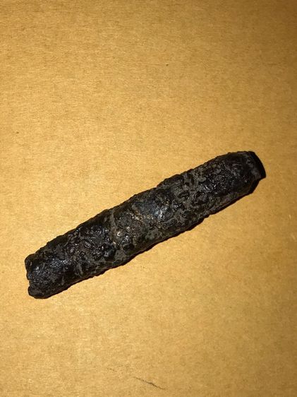 ตะกรุดโทน หลวงพ่อรุ่ง วัดท่ากระบือ พันเชือกพอกครั่ง ไส้ทองแดง ยาว 2.5 นิ้ว หัวท้ายตัดสอบ นอก-ใน ม้วนแผ่นทองแดง 2 รอบครึ่ง จุ่มรักเก่าๆ แท้ ม รูปที่ 6