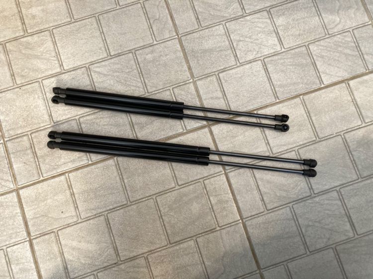 โช๊คฝาหน้า โช๊คฝาท้าย ไฟสปอร์ตไลท์ Lexus IS250 ของใหม่  รูปที่ 5