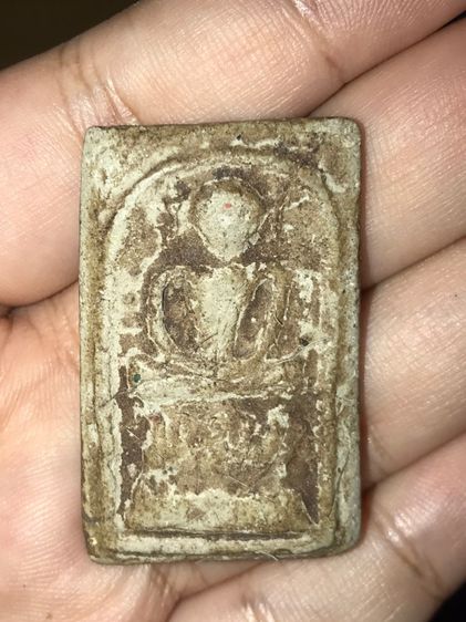 พระสมเด็จ พิมพ์ไกเซอร์ วัดระฆัง กทม. ปี 24xx เนื้อผงพุทธคุณ หลังเรียบ องค์พระขนาดใหญ่กว่าปกตินิดหน่อย  ขอบไม่คม เป็นธรรมชาติ เนื้อผงละเอียด  รูปที่ 4