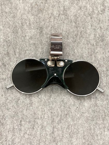 ขายแว่นตากันแดดโบราณทรงคลิปหนีบหมวกทรง มันๆ Vintage sunglasses Clip on hat made in usa 1970’s  รูปที่ 5