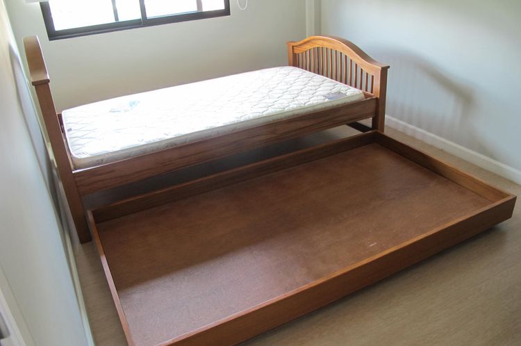 ลดลงจากเดิม เตียงเสริมแบบเลื่อนเก็บใต้เตียงได้ขนาด 3.5 ฟุต (ไม่รวมเตียงหลัก) รูปที่ 4