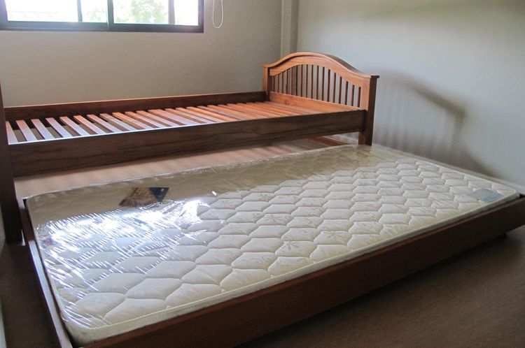 ลดลงจากเดิม เตียงเสริมแบบเลื่อนเก็บใต้เตียงได้ขนาด 3.5 ฟุต (ไม่รวมเตียงหลัก) รูปที่ 5