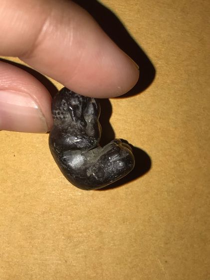 พระปิดตามหาลาภ เนื้อผง สีดำ รูปทรงสวยงาม เก่า แท้ หายาก ไม่รู้ที่ พระปิดตามหาลาภ เป็นพิมพ์พระปิดตา พระปิดตานั่งขัดสมาธิ ยกพระหัตถ์ขึ้นปิดพระ รูปที่ 8