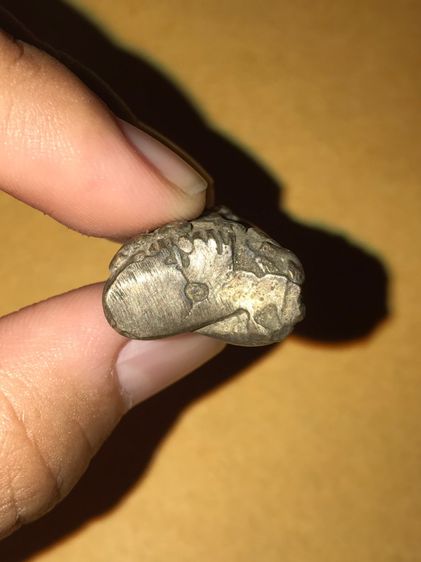 พระปิดตายันต์ยุ่ง หลังยันต์ เนื้อทองเหลือง รูปทรงสวยงาม เก่า แท้ หายาก ไม่รู้ที่ พระปิดตามหาลาภ เป็นพิมพ์พระปิดตา พระปิดตานั่งขัดสมาธิ ยกพระ รูปที่ 4