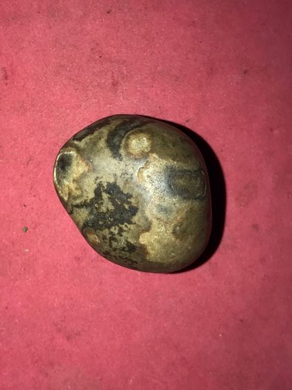 คตลูกยอ มีน้ำหนัก เก่า เนื้อแห้ง แข็ง ทรงบิดเบี้ยว ผิวเดิม เก่า แห้ง เป็นธรรมชาติ สภาพสวยงาม ผิวมันอายุหลายๆสิบปี เก่า แท้ หายากมากๆ คตชนิดน