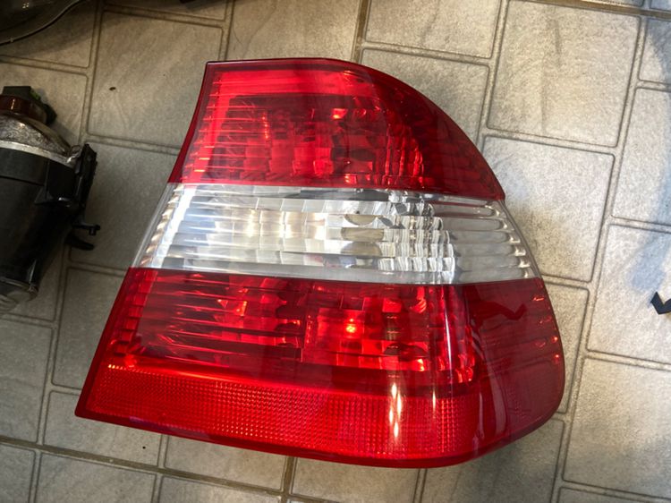 ไฟท้าย ไฟตัดหมอก ไฟหน้า คิ้วยาง BMW E46 รุ่นไฟตายก มือสอง 318i 323i รูปที่ 2