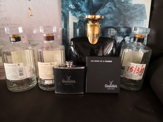 ขวดเหล้าเปล่าและขวดเหล้าพก​ glenfiddich​ รูปที่ 2
