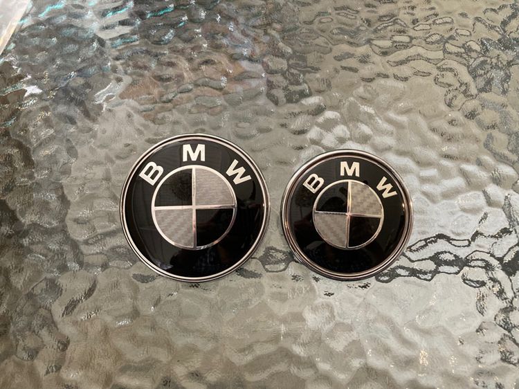  โลโก้ BMW ลาย Carbon Kevlar ฝากระโปรง 82 มิล 74 มิล ฝาล้อ 68 มิล E36 E46 E34 E39 E84 E70 E60 E90 E65 F10 F30 รูปที่ 2