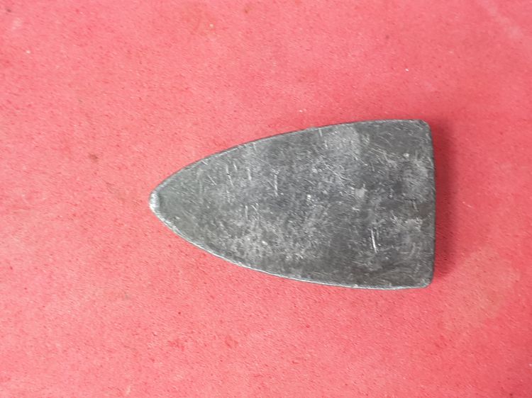 หลวงปู่ทวด หลังเตารีด ปี 2505 พิมพ์เมฆพัตร เข่าตุ่ม เนื้อตะกั่ว วัดช้างให้ ปัตตานี พระถูกพิมพ์ หลังสวย พระหนา ล้ำ มีรอยแต่งตะไบข้าง และตะไบข รูปที่ 7