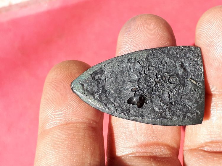 หลวงปู่ทวด หลังเตารีด ปี 2505 พิมพ์เข่าตุ่ม เนื้อเมฆพัตร วัดช้างให้ ปัตตานี พระถูกพิมพ์ หลังอย่างสวย พระหนา ล้ำ มีรอยแต่งตะไบข้าง และตะไบข้า รูปที่ 7