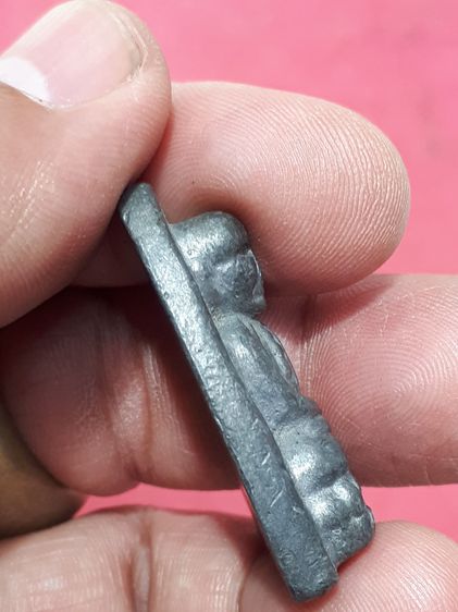 หลวงปู่ทวด หลังเตารีด ปี 2505 พิมพ์เมฆพัตร เข่าตุ่ม เนื้อตะกั่ว วัดช้างให้ ปัตตานี พระถูกพิมพ์ หลังสวย พระหนา ล้ำ มีรอยแต่งตะไบข้าง และตะไบข รูปที่ 3