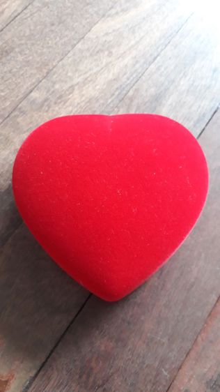 กล่องกำมะหยี่สีแดงรูปหัวใจ ของใหม่ รูปที่ 2