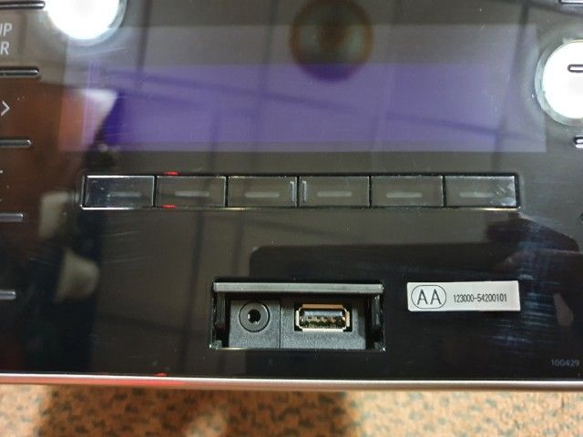 เครื่องเล่น CD USB แท้ติดรถ Toyota Revo รูปที่ 3