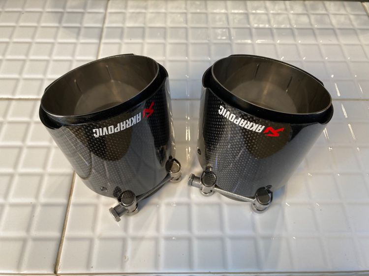 ปลายท่อไอเสีย ท่อคู่ AKRAPOVIC เป็น Carbon Kevlarแท้ ผิวเงา ใส่เป็นท่อคู่ รูปที่ 10