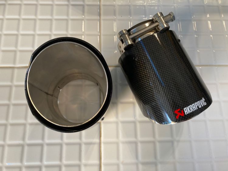 ปลายท่อไอเสีย ท่อคู่ AKRAPOVIC เป็น Carbon Kevlarแท้ ผิวเงา ใส่เป็นท่อคู่ รูปที่ 6