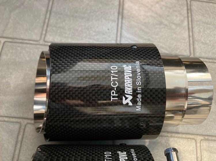 ปลายท่อไอเสีย ท่อเดี่ยว AKRAPOVIC Stainless Carbon Kevlar แท้ รูปที่ 8
