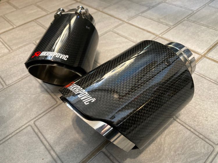 ปลายท่อไอเสีย ท่อเดี่ยว AKRAPOVIC Stainless Carbon Kevlar แท้ รูปที่ 3