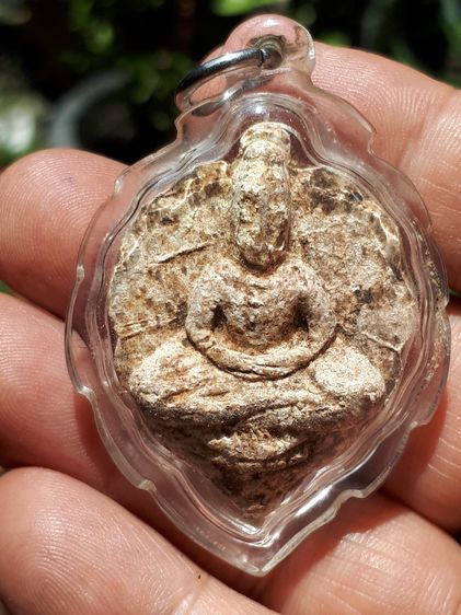 พระโพธิจักร ท่านพ่อลี วัดอโศการาม ปี 2500 หลังยันต์ดวง เนื้อผง มีมวลสาร พิมพ์คมชัด ผิวแห้ง เหยี่ยว ขึ้นคราบผง เดิมๆ เป็นธรรมชาติ สภาพสมบูรณ์ รูปที่ 4