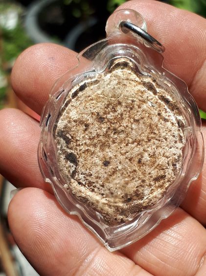 พระโพธิจักร ท่านพ่อลี วัดอโศการาม ปี 2500 หลังยันต์ดวง เนื้อผง มีมวลสาร พิมพ์คมชัด ผิวแห้ง เหยี่ยว ขึ้นคราบผง เดิมๆ เป็นธรรมชาติ สภาพสมบูรณ์ รูปที่ 2