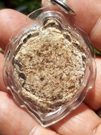 พระโพธิจักร ท่านพ่อลี วัดอโศการาม ปี 2500 หลังยันต์ดวง เนื้อผง มีมวลสาร พิมพ์คมชัด ผิวแห้ง เหยี่ยว ขึ้นคราบผง เดิมๆ เป็นธรรมชาติ สภาพสมบูรณ์ รูปที่ 3