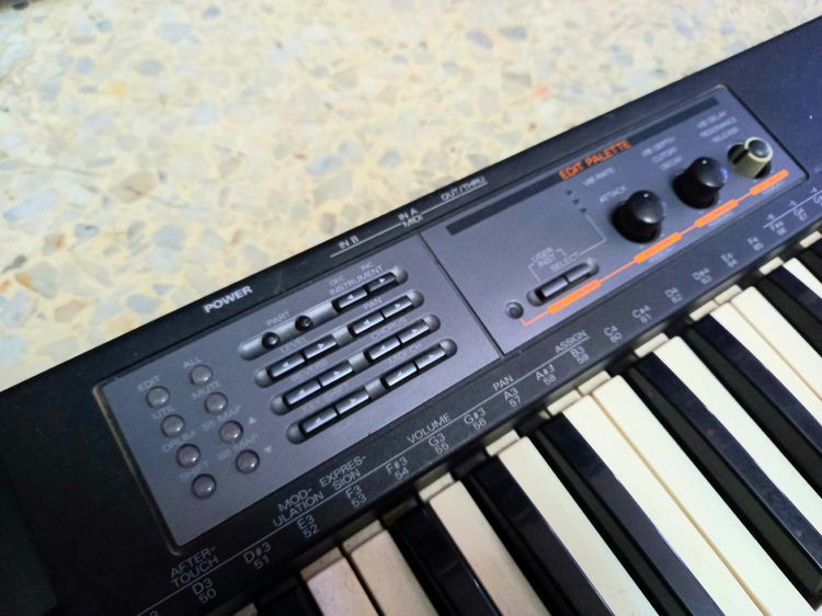 Roland SK-88Pro คีย์บอร์ด 37คีย์ ญี่ปุ่น มีซาว SC-88Pro ใช้เล่นกับคาราโอเกะได้ ได้ซาวแบบ Original ของแต่ละแนวเพลง หรือใช้เขียน Midi โปรแกรม รูปที่ 3
